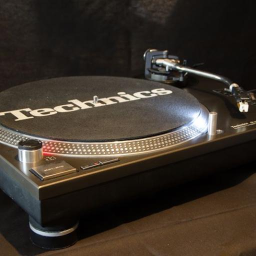 Technics 1210 mk2 boxed excellent condition with ice white conversion, cart and stylus and 12 month warranty